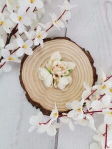 Ръчно изработена фиба с цвете